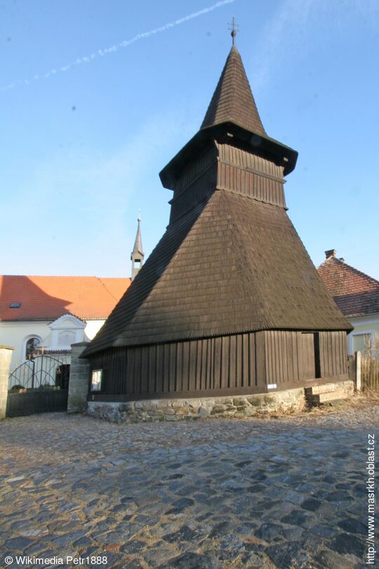 Zvonice u kostela Povýšení sv. Kříže
